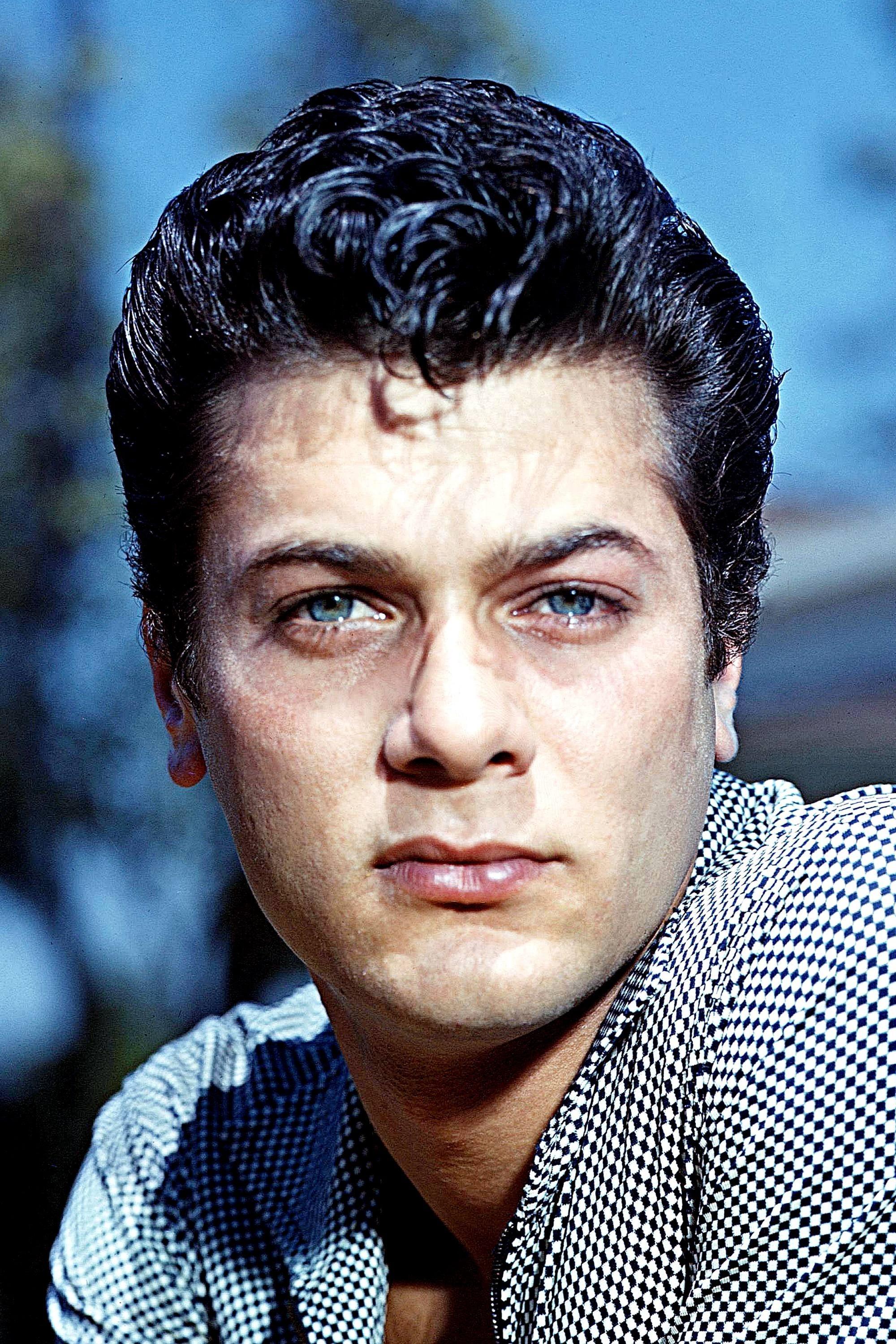 Tony Curtis | Gigolo (uncredited)