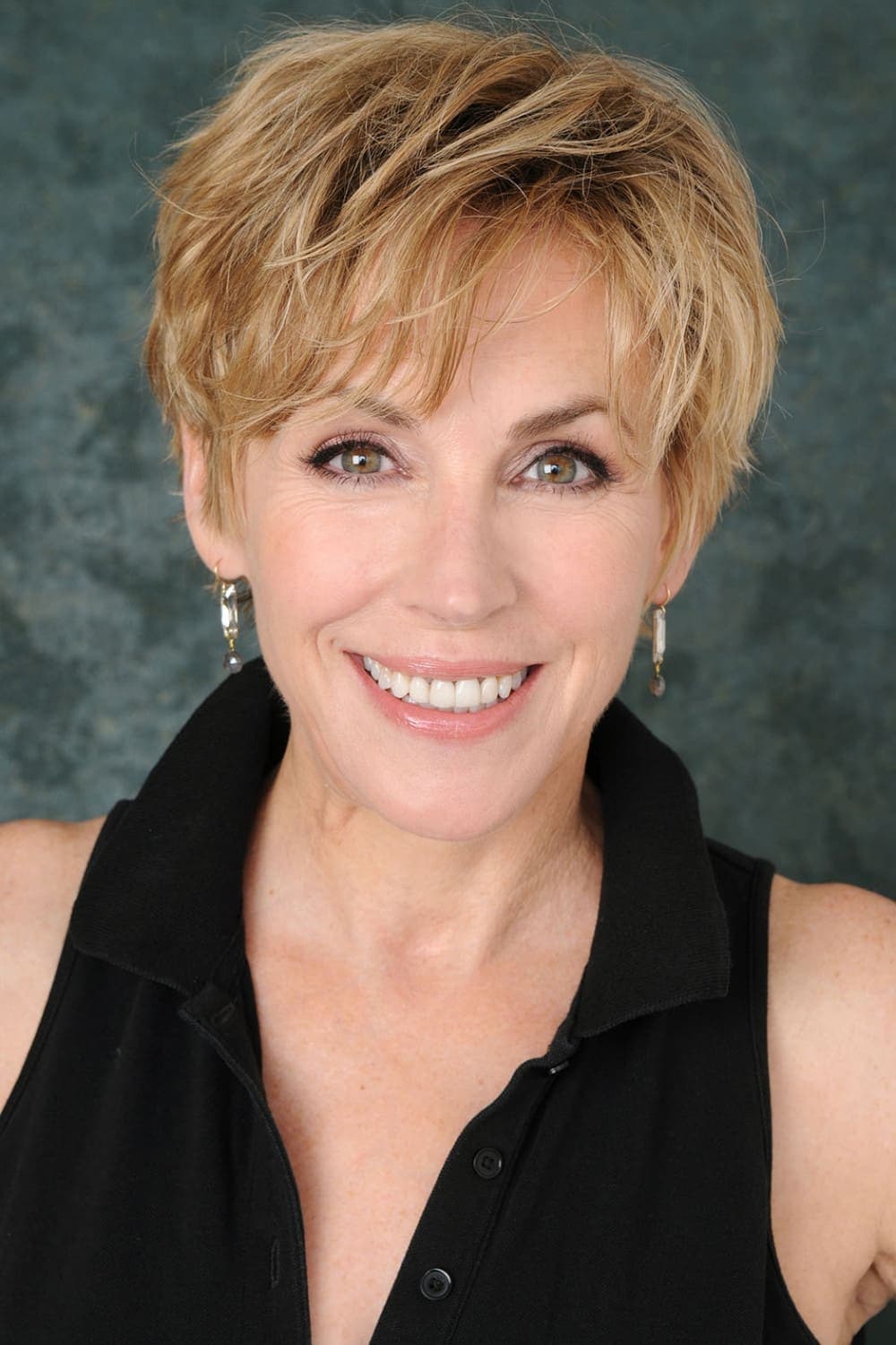 Bess Armstrong | Eve 'Evie' Tozer
