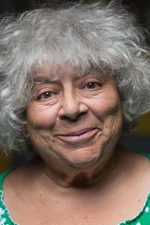 Miriam Margolyes | Woman with Notebook (uncredited)