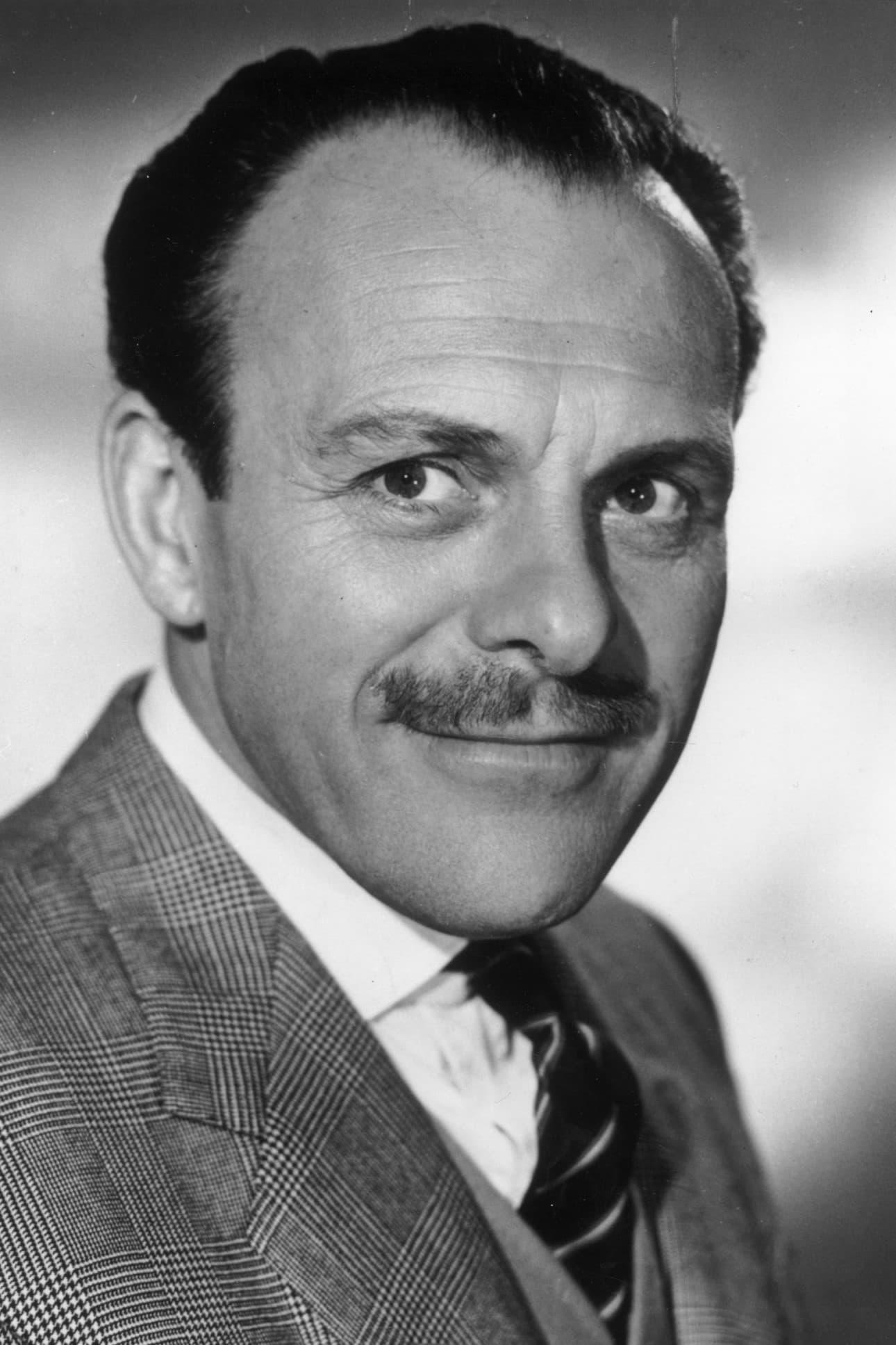 Terry-Thomas | Dancer (Extra) (uncredited)