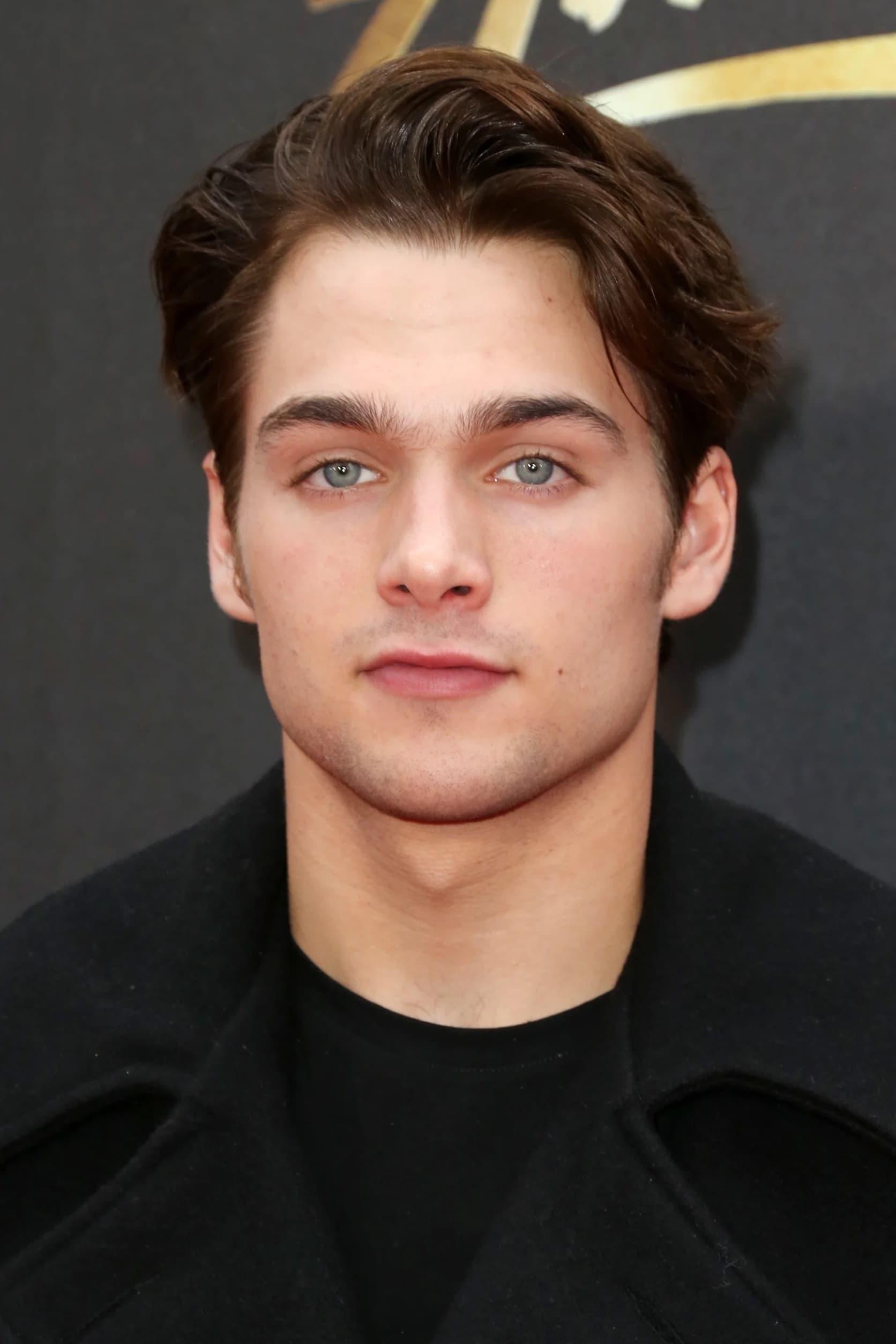 Dylan Sprayberry | Mike
