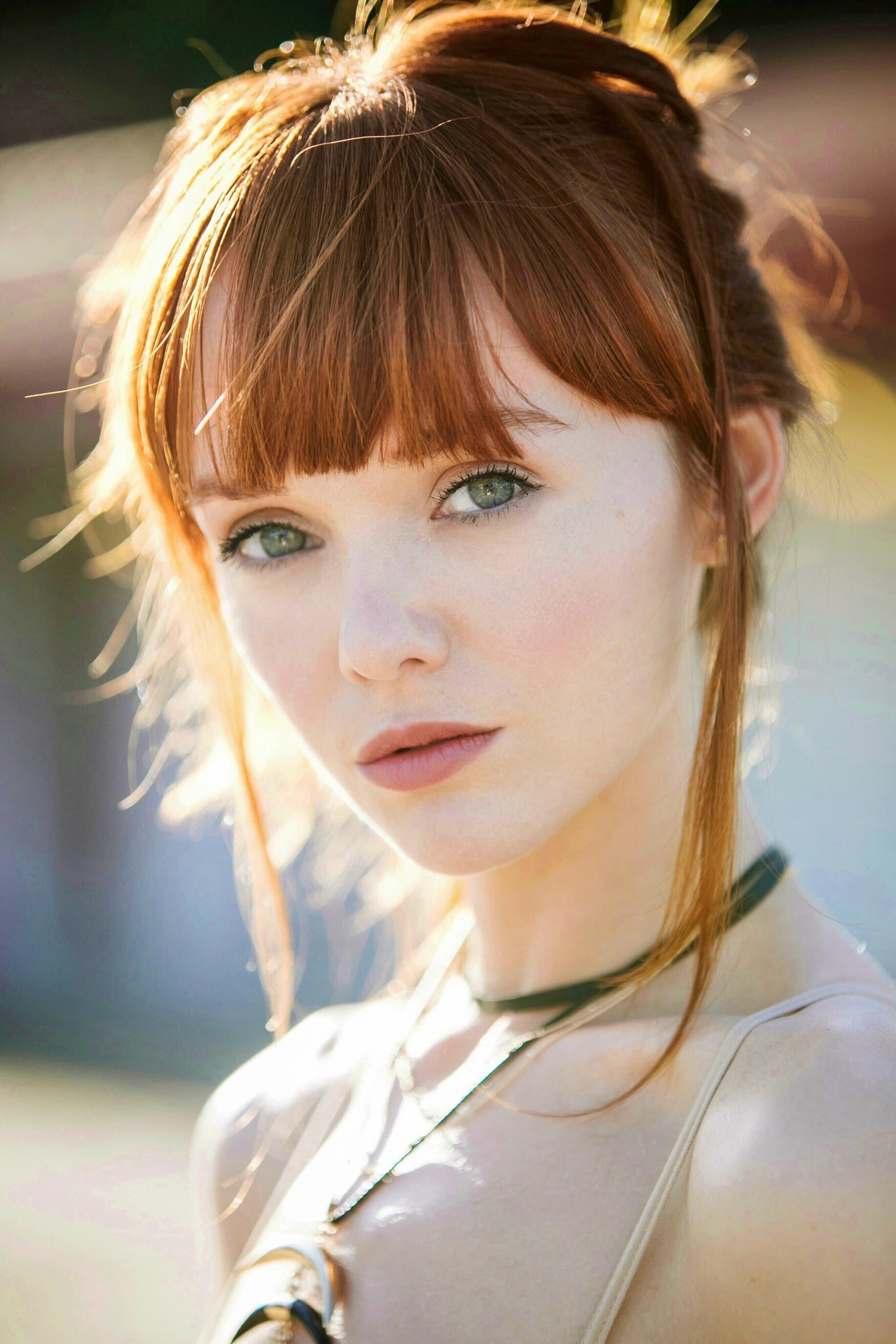 Hannah Rose May | Janelle