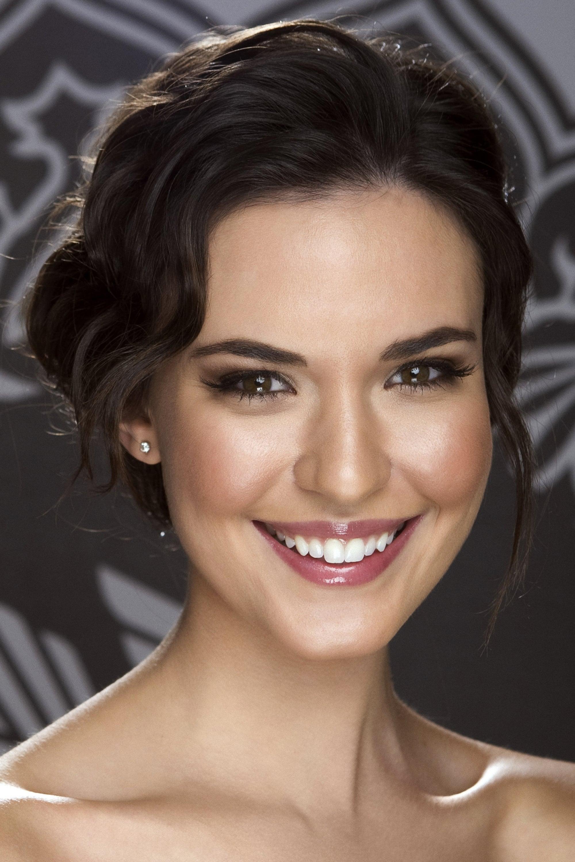 Odette Annable | Rosa
