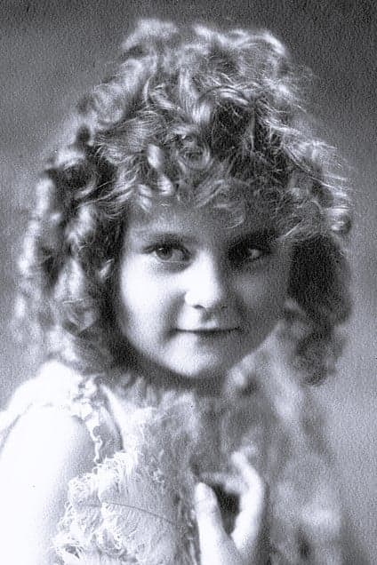 Betsy Ann Hisle | Little Girl (uncredited)