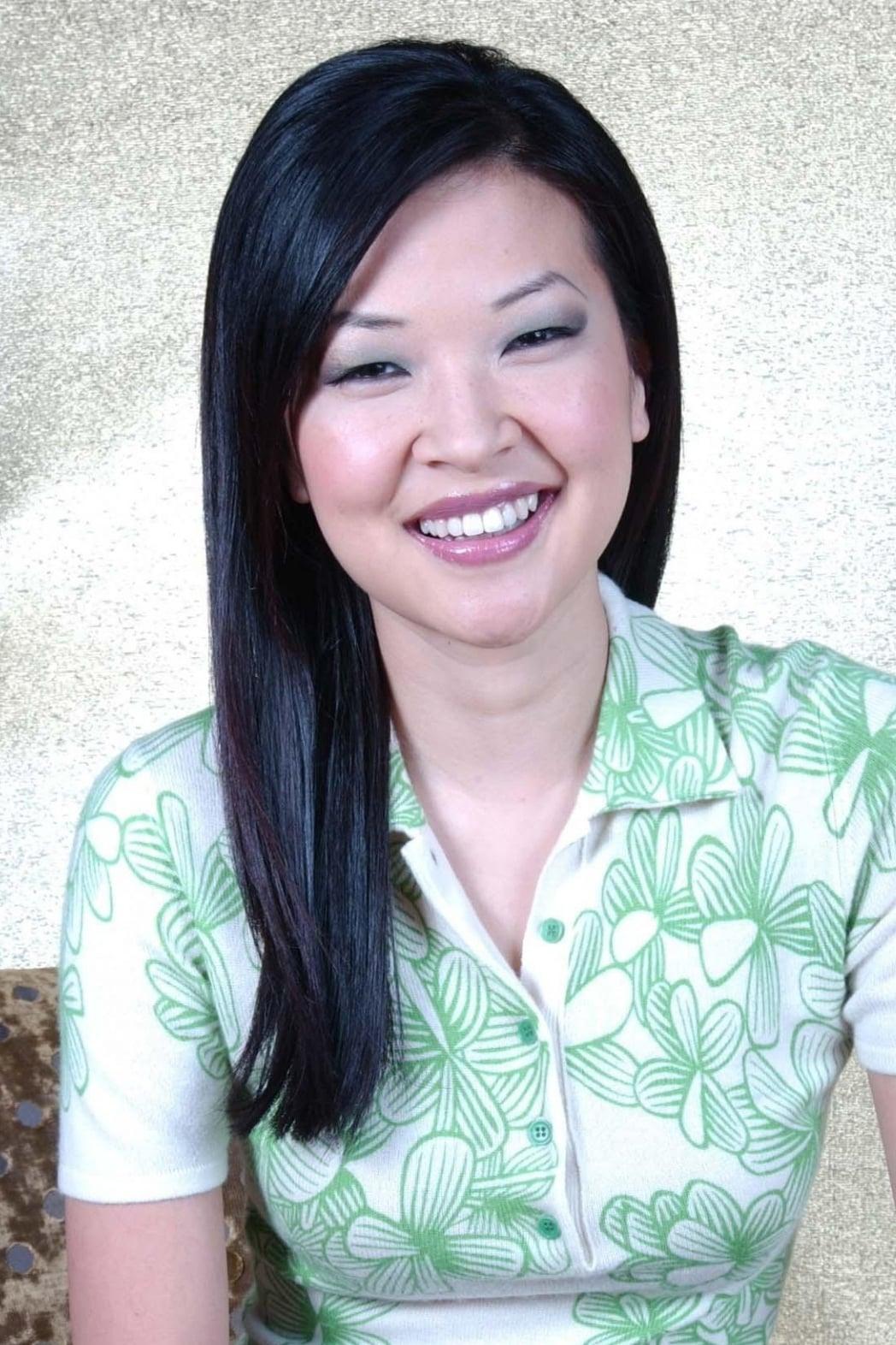 Su-chin Pak | Newscaster Susie Parks