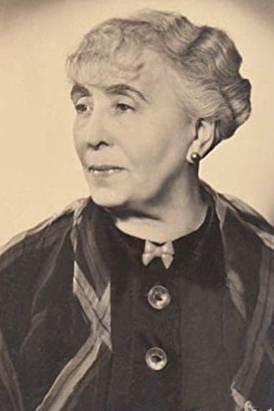Olga Engl | Alte Dame im Mietshaus