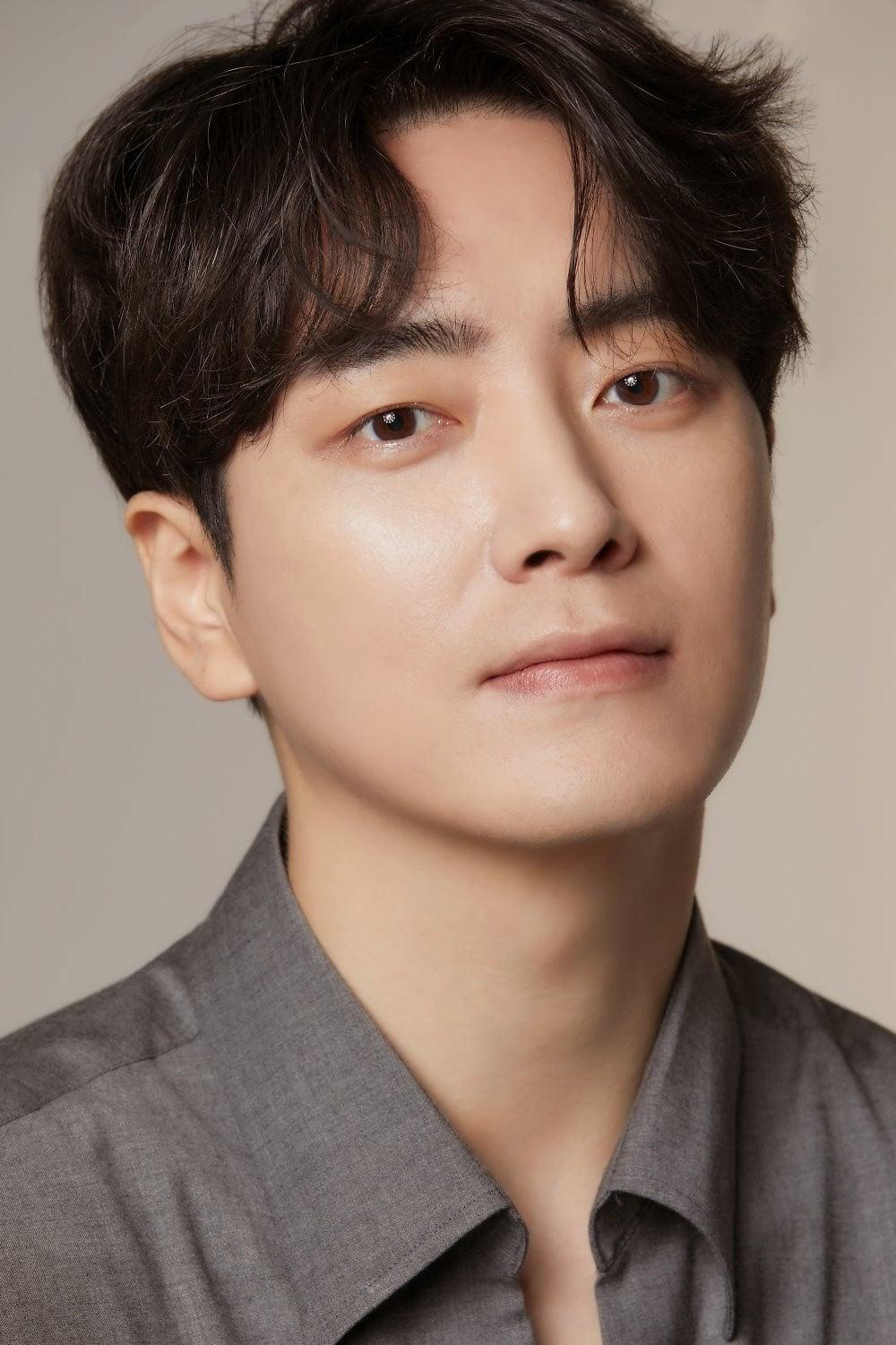 Lee Jun-hyuk | First Lieutenant Park Moo-sin