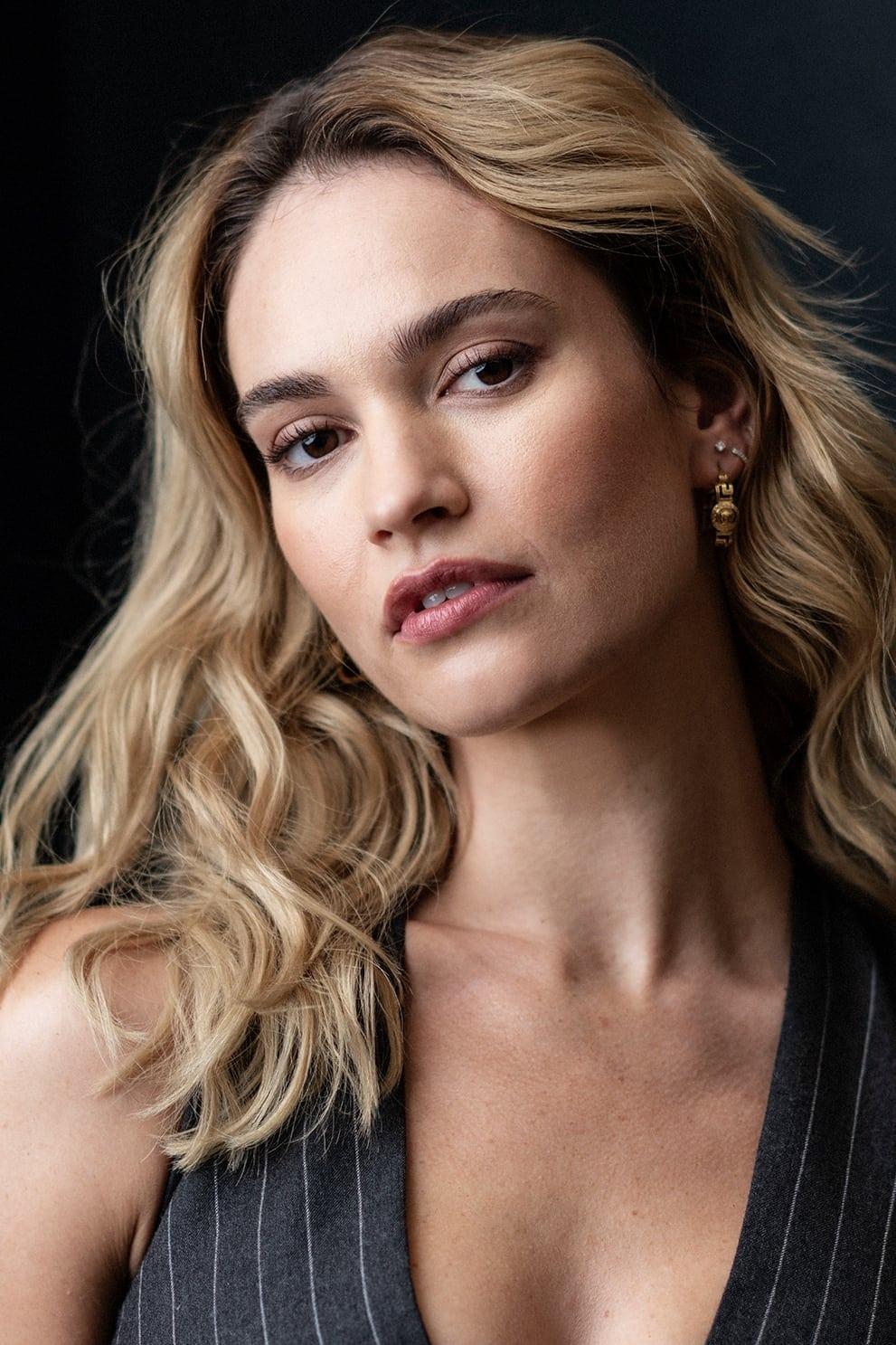 Lily James | Young Donna