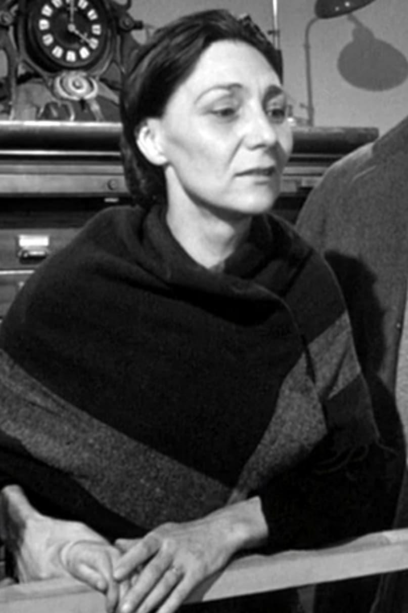 Alba Maiolini | Female porter