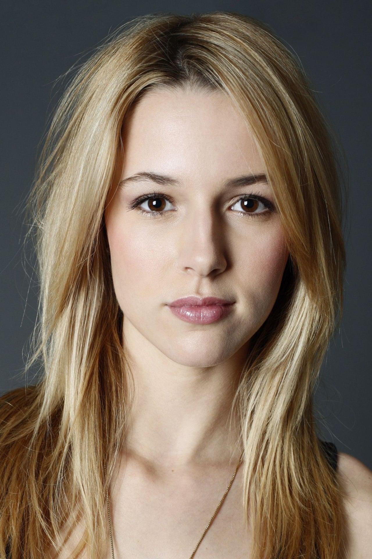 Alona Tal | Lily Thereoux