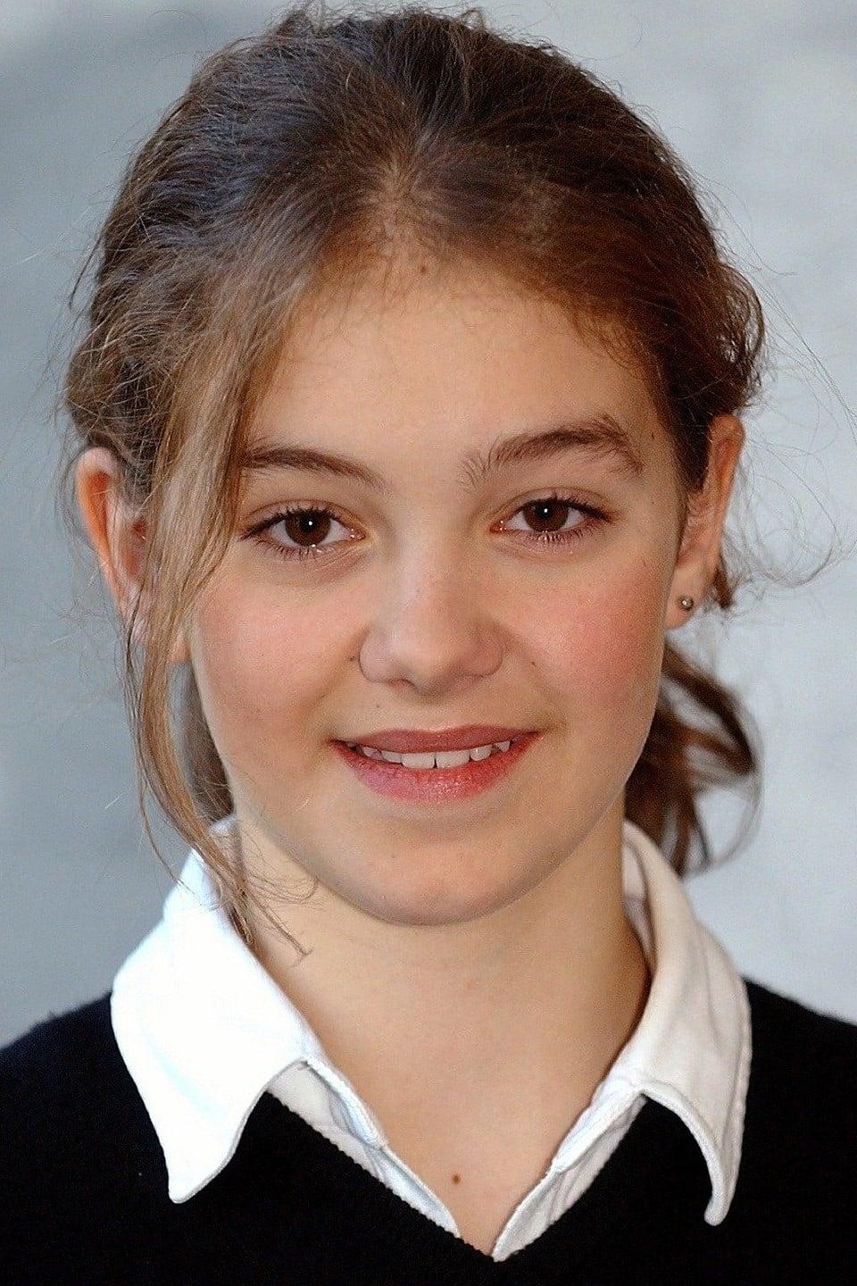 Lea Kurka | Regina (younger)