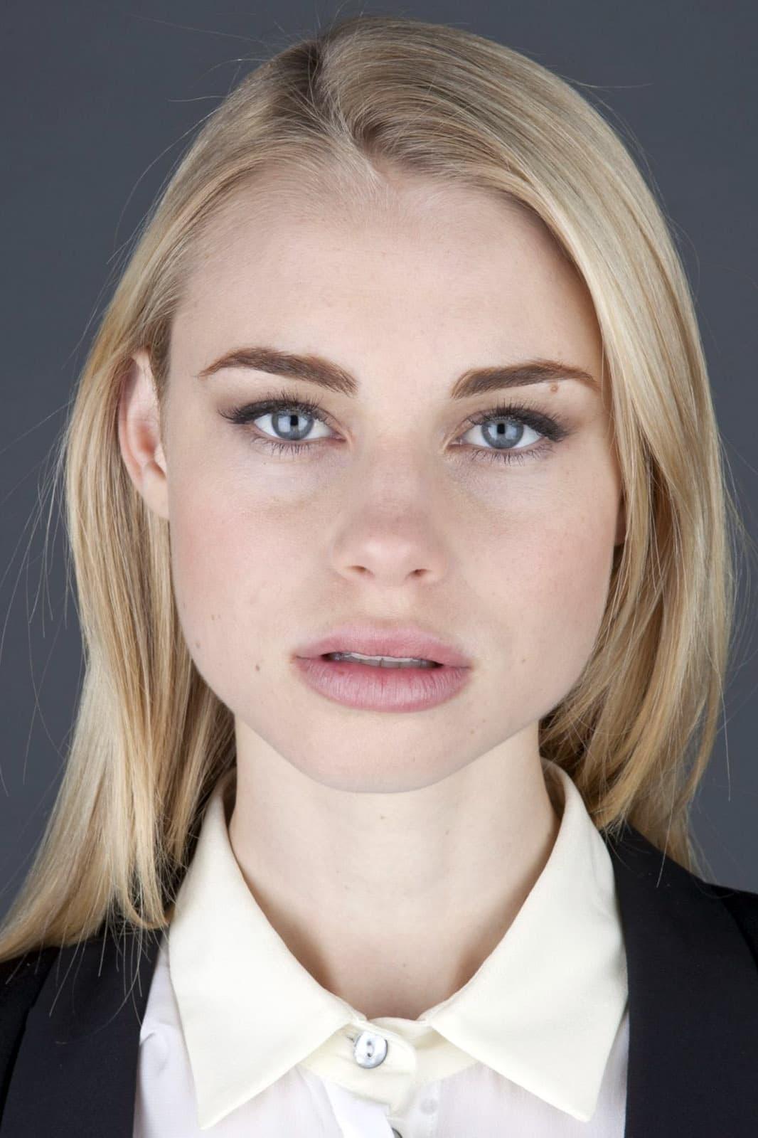 Lucy Fry | Jayne White