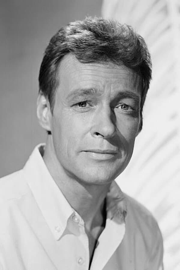 Russell Johnson | Intelligence Officer at Briefing (uncredited)