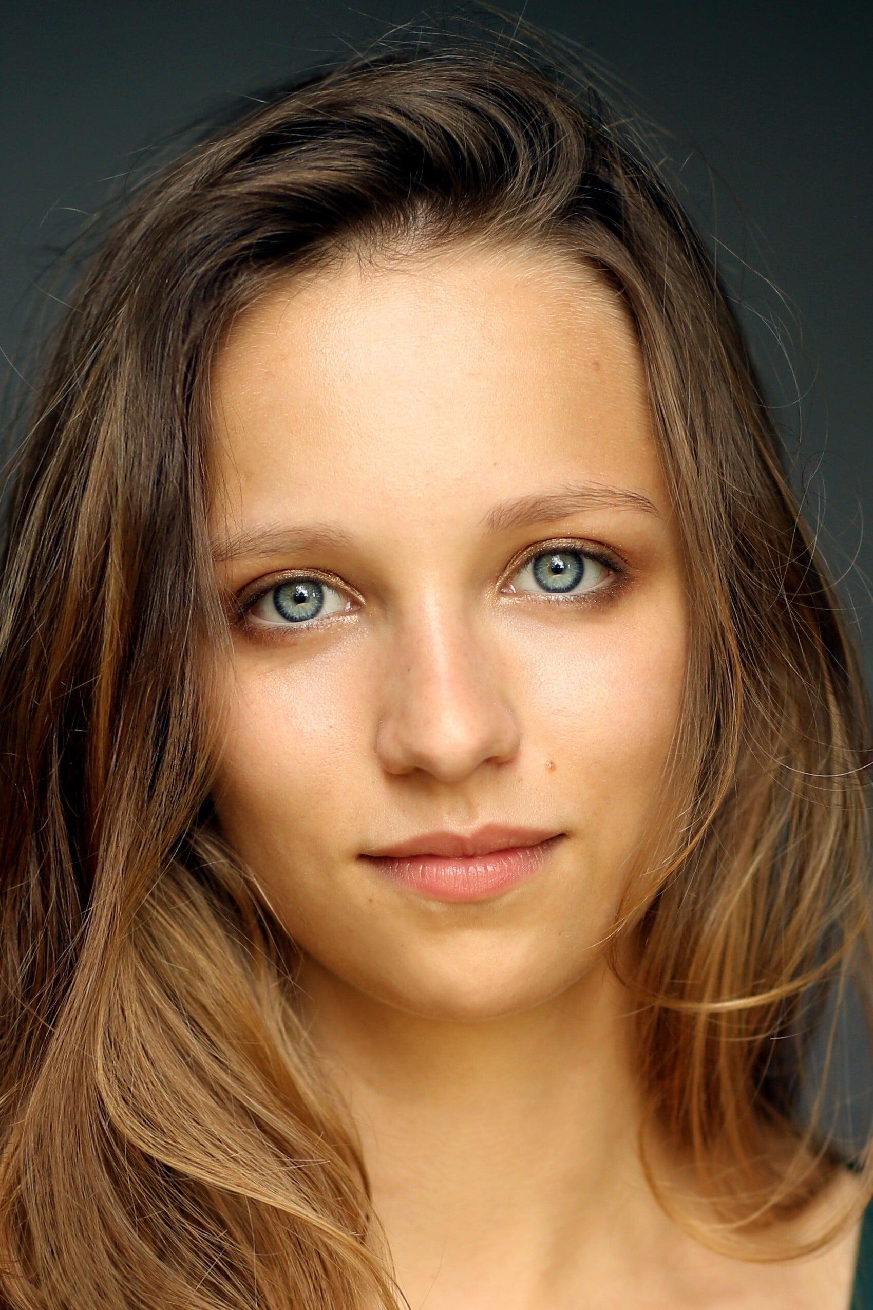Molly Windsor | The Pale Girl