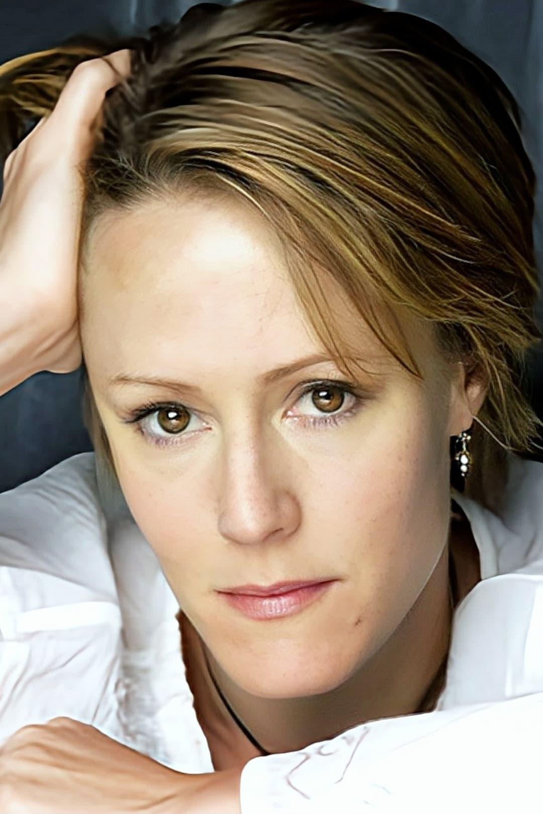 Mary Stuart Masterson | Hope, Postman's Daughter (uncredited)