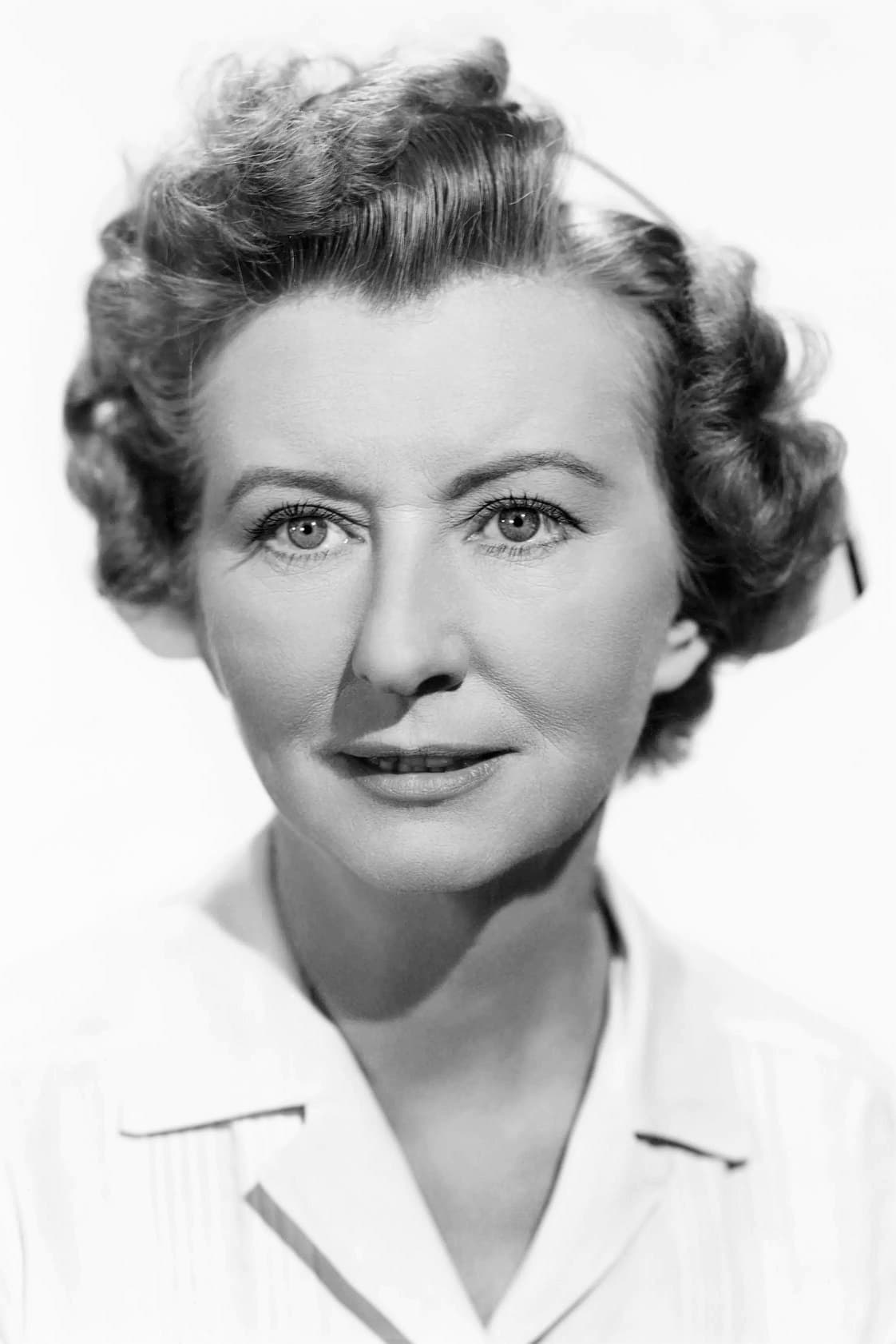 Irene Ryan | Southern Belle at the Bar (uncredited)