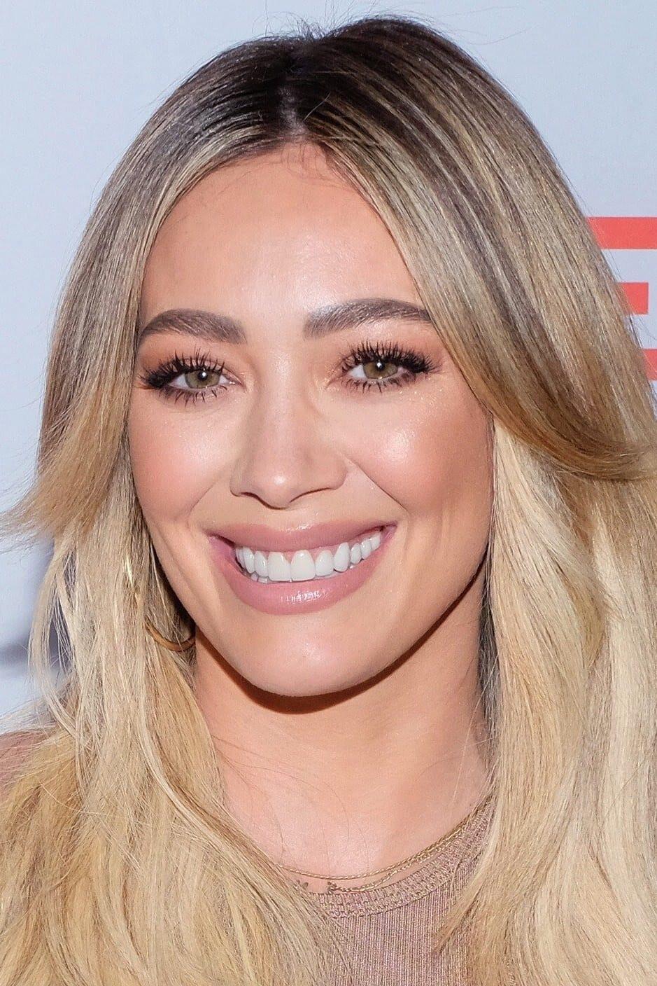 Hilary Duff | Extra (uncredited)