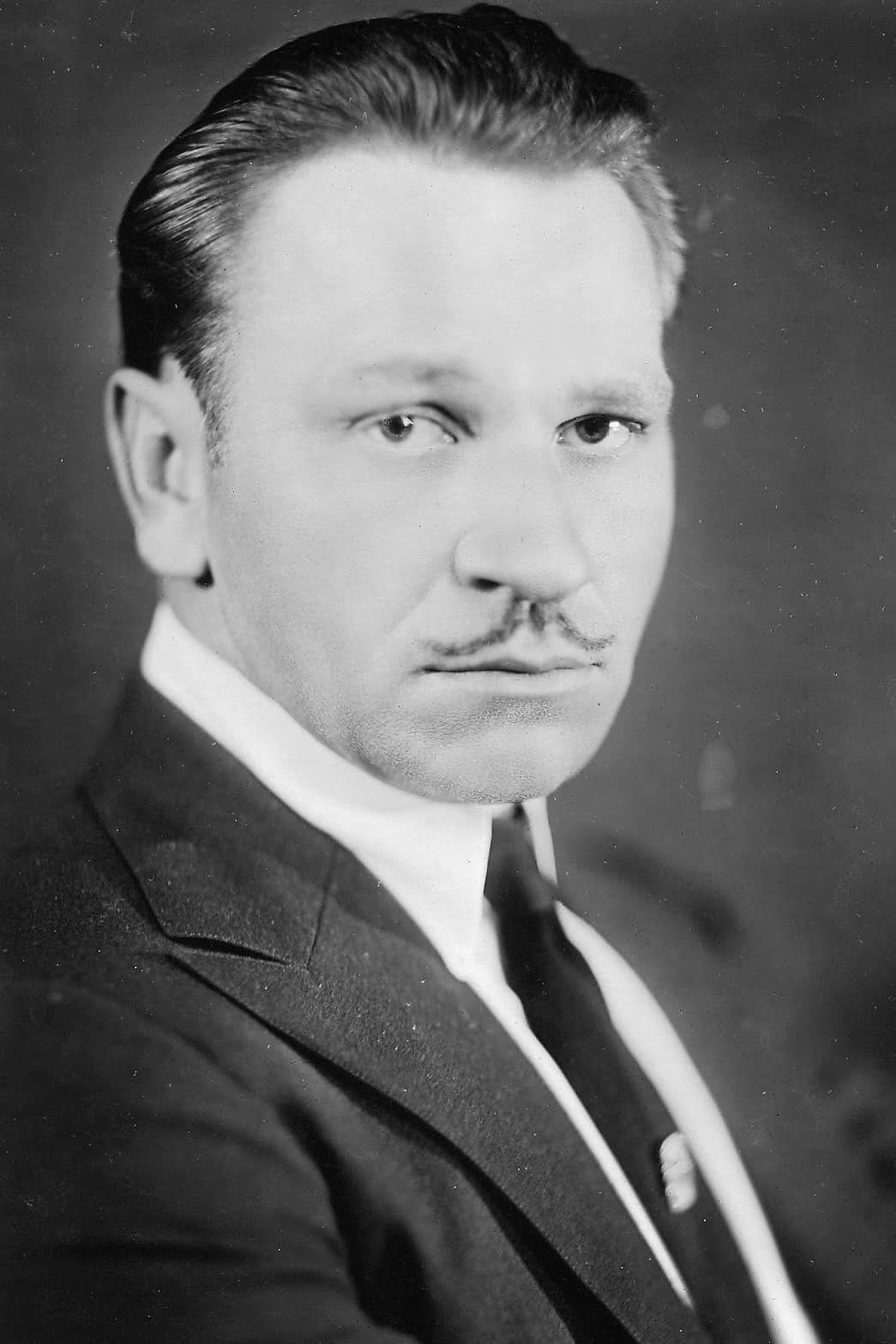 Wallace Beery | Self (archive footage)
