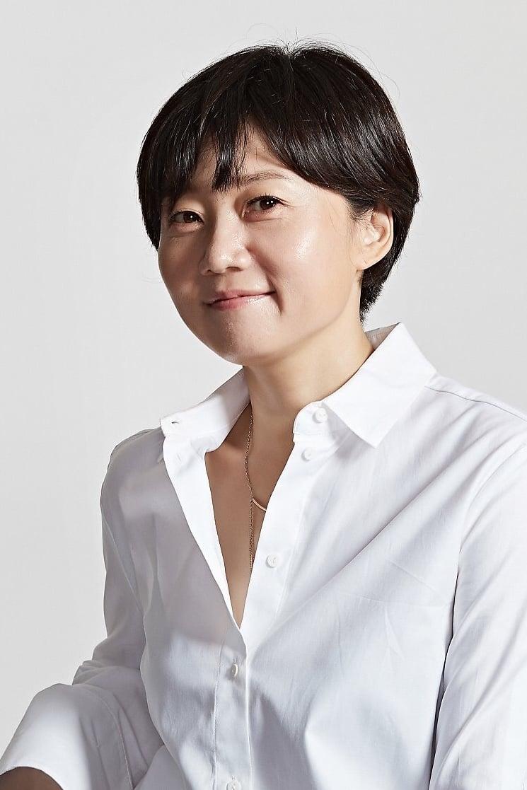 Lee Kyoung-mi | NIS Office Analyst (uncredited)