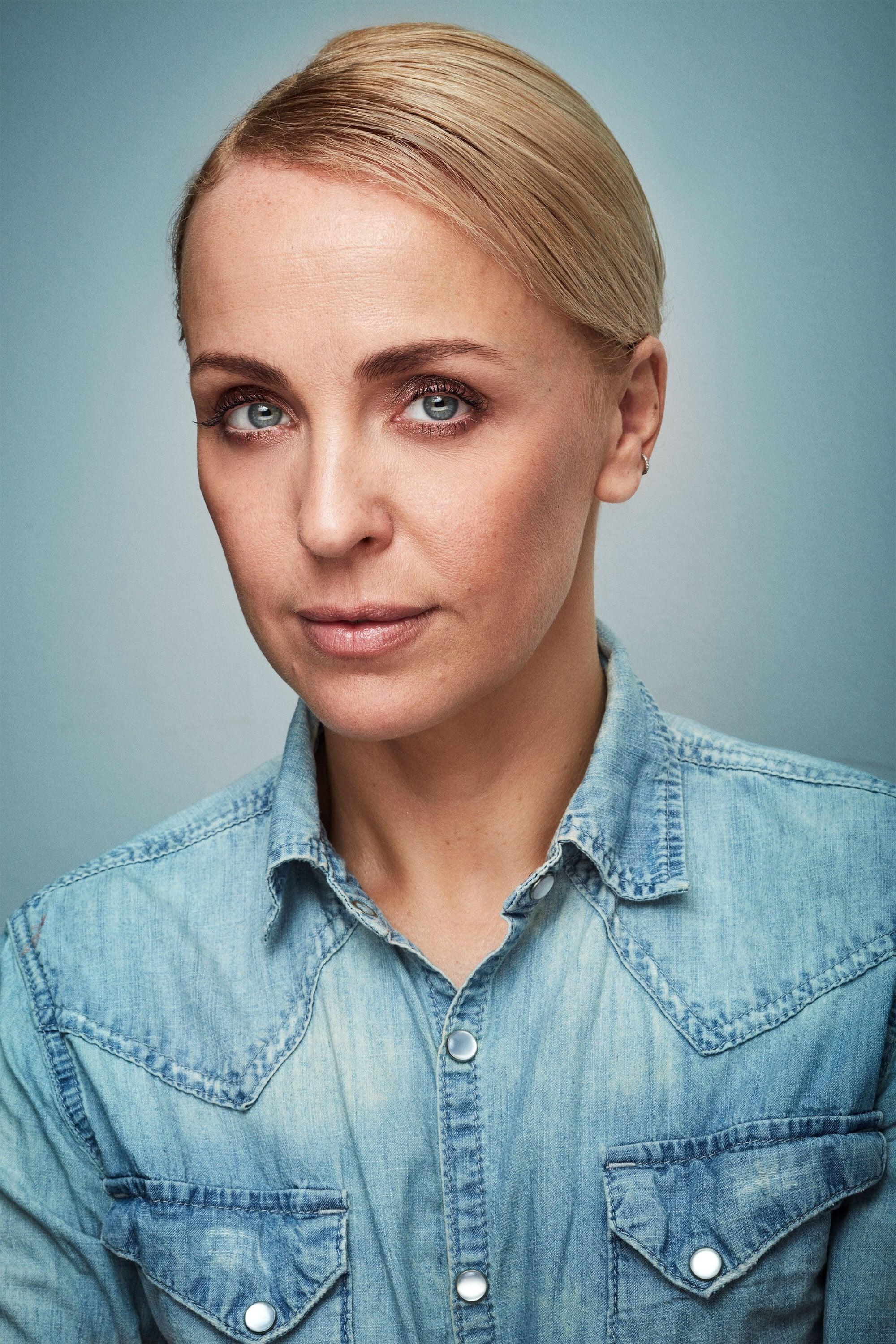 Julie R. Ølgaard | Lotte
