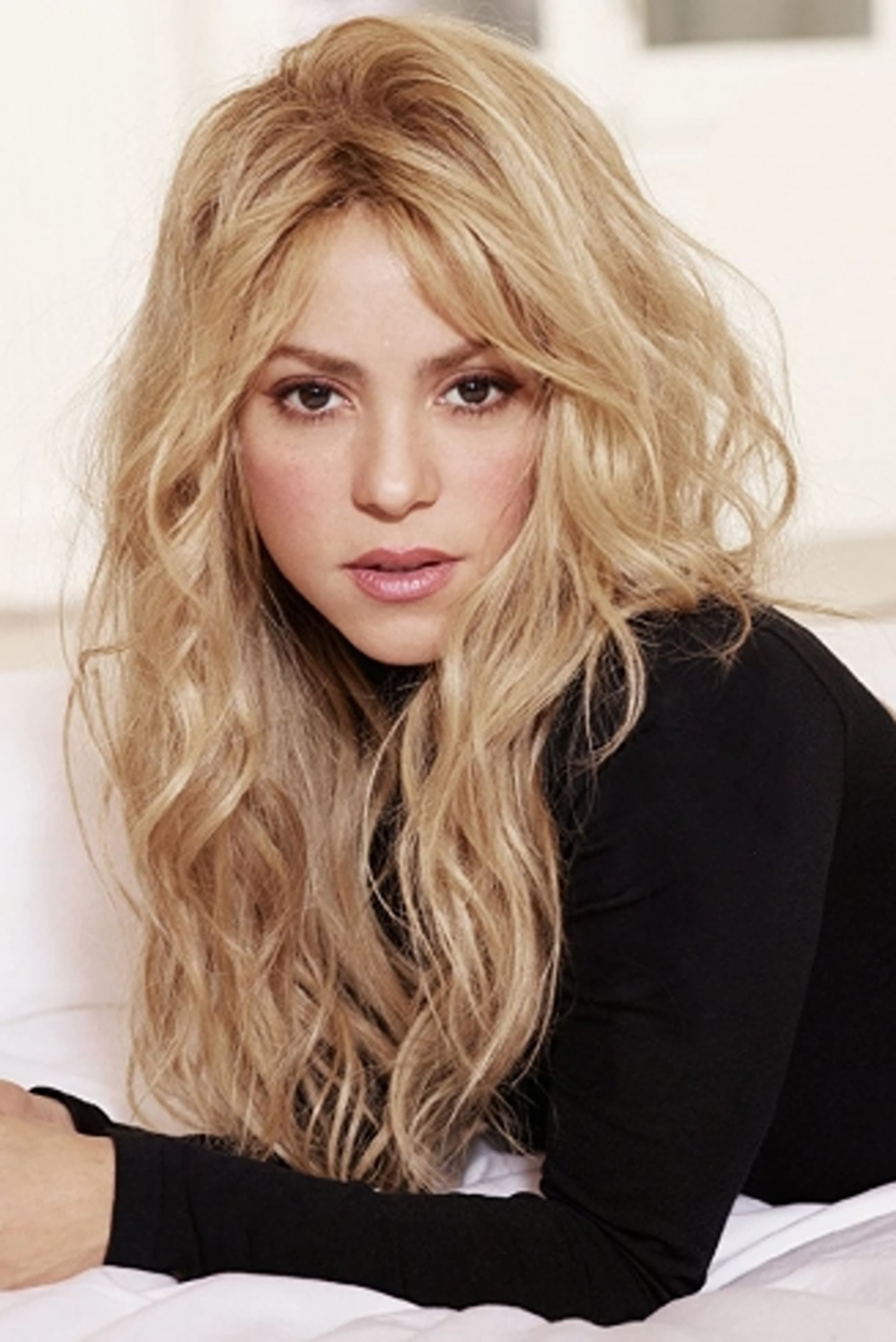 Shakira | Self (archive footage)