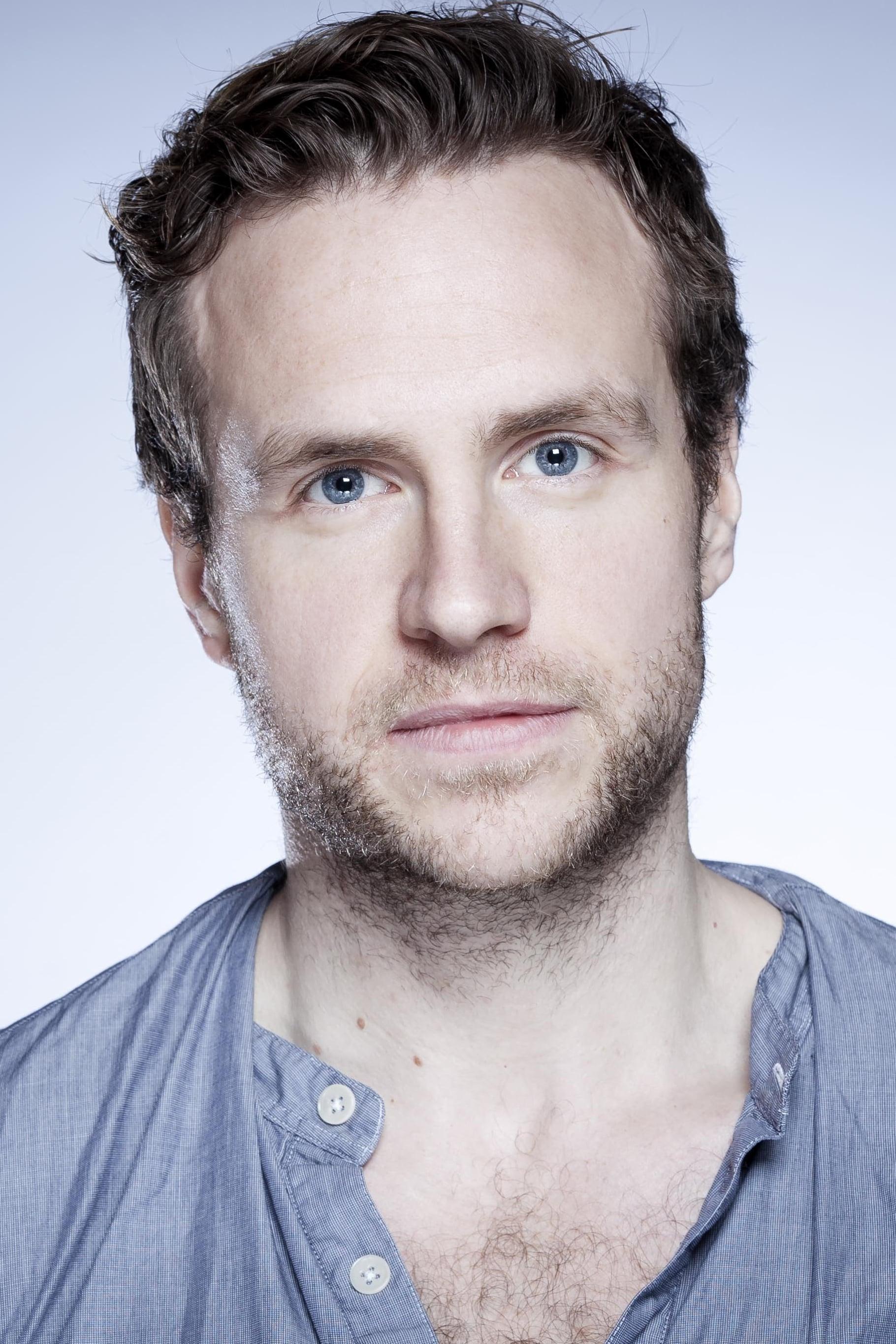 Rafe Spall | DC Andy Cartwright