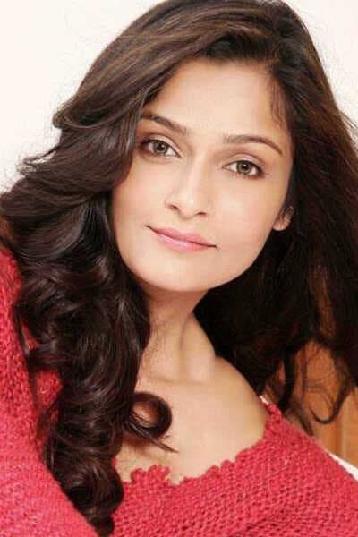 Samvedna Suwalka | Bella Khan, Bash's Wife